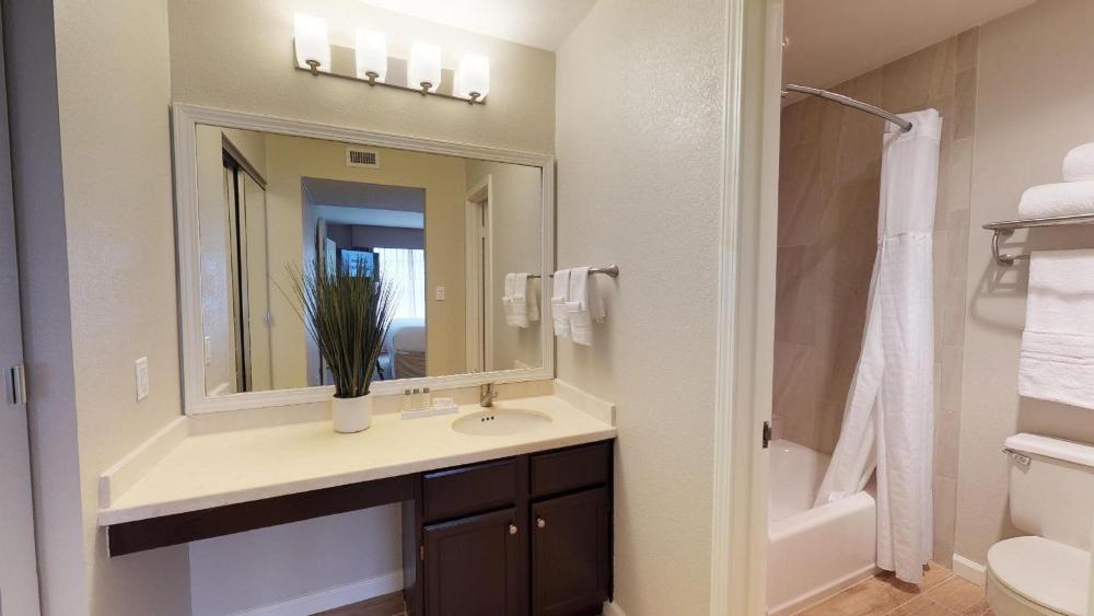 One Bedroom Suite - Kitchenette interior